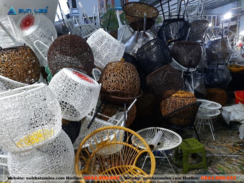 xuong-san-xuat-ban-ghe-may-nhua_62-1