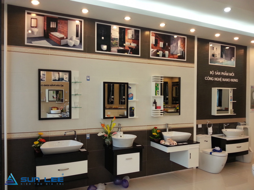 Showroom là một không gian quan trọng trong việc trưng bày sản phẩm và thể hiện thương hiệu