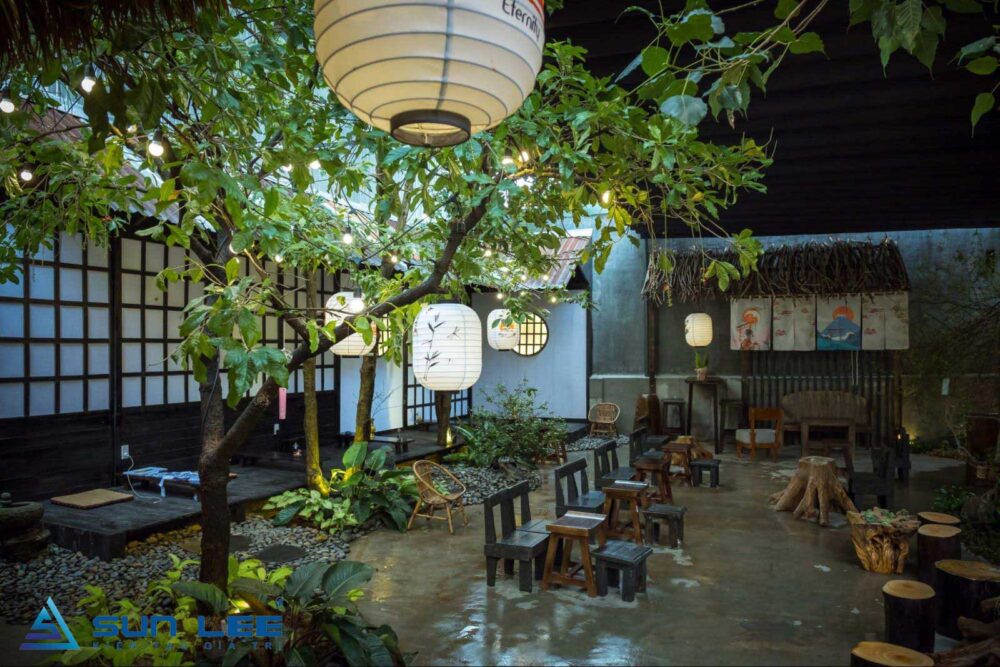 Thiết kế quán cafe sân vườn không chỉ là việc trang trí một không gian, mà là tạo ra một trải nghiệm độc đáo