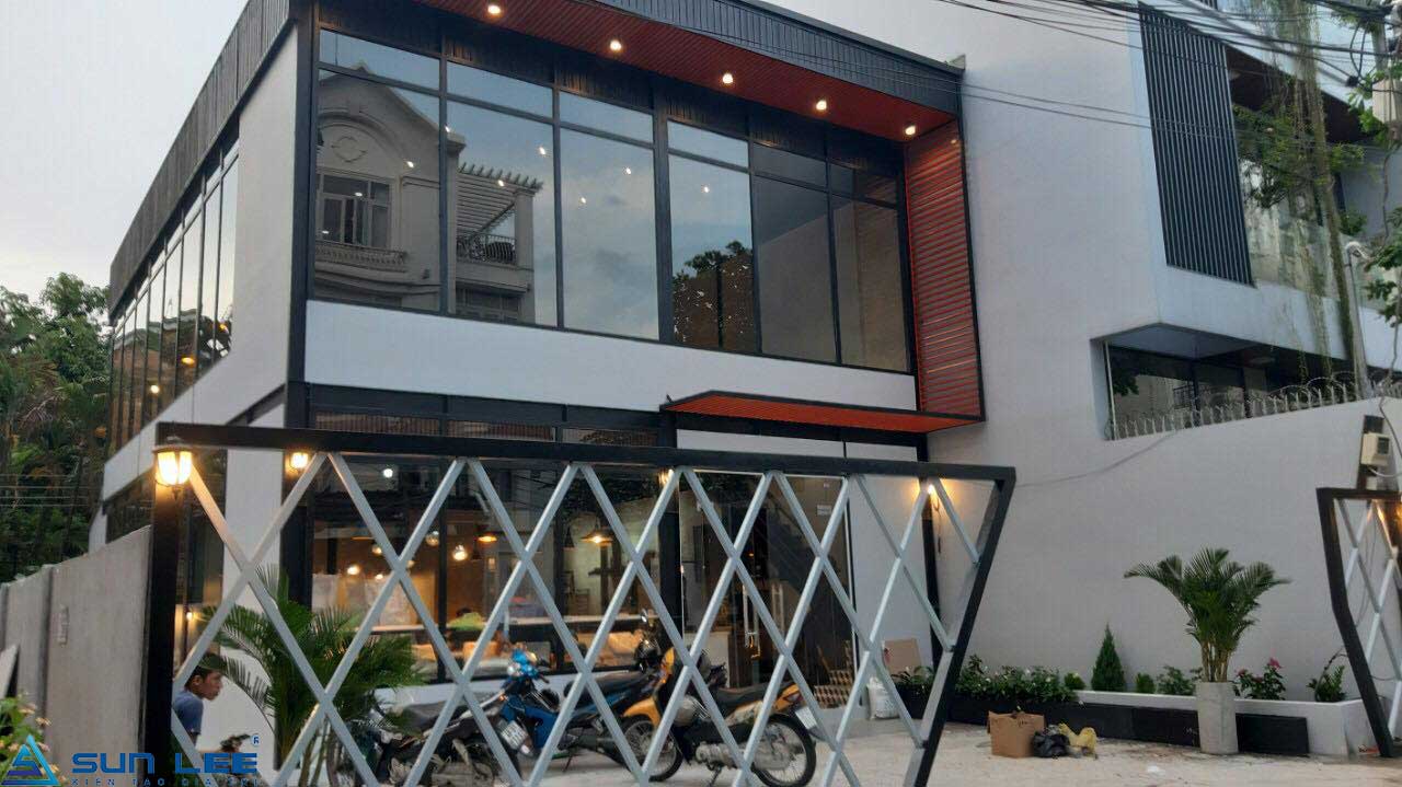 Nhà hàng khung thép 2 tầng hiện đại, kết hợp sân vườn, phong cách công nghiệp... Sẽ mang đến cho khách hàng những trải nghiệm ẩm thực độc đáo